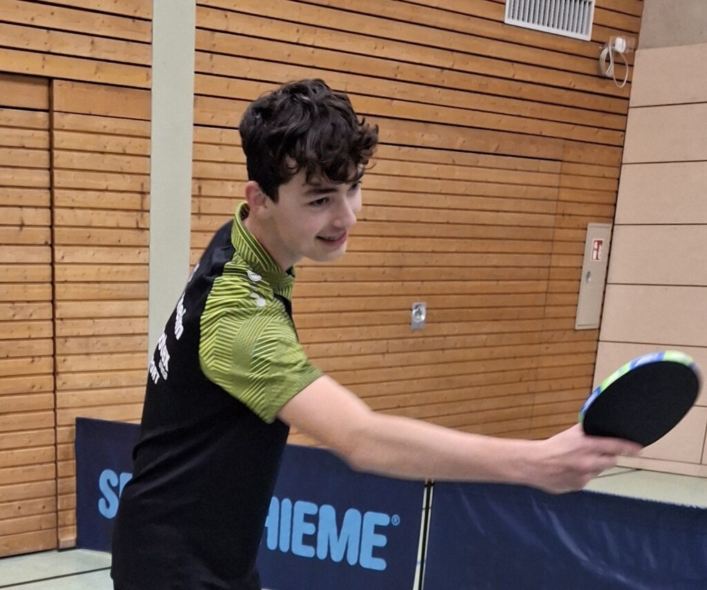 Arthur Fleischmann blieb in seinen Matches gegen
Altenmünster ohne Niederlage. ( Foto Jung )