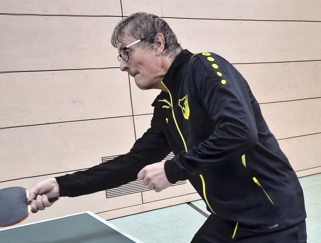 Wolfgang Schmitt besiegte die gegnerische Nummer Eins in überlegener Manier. ( Foto Jung)