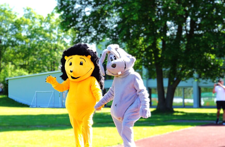 Hoppel und Bürste auf dem Igersheimer Sportplatz