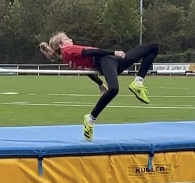 Kim Ament springt auf 3. Platz in Württemberg